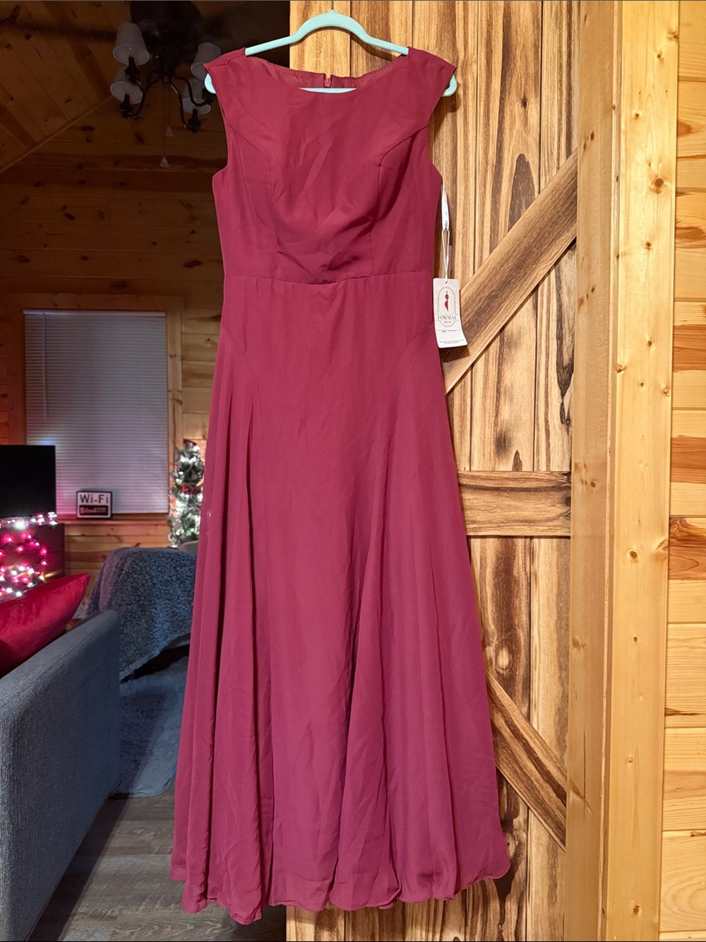 Elegant Sleeveless Burgundy Evening Dress